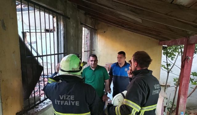 Kırklareli’nde metruk binada çıkan yangın söndürüldü