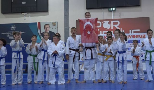 Kırklareli’nde yaz spor okulları törenle açıldı