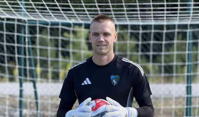 Kocaelispor’un yeni kalecisi Aleksandar Jovanovic kampa katıldı