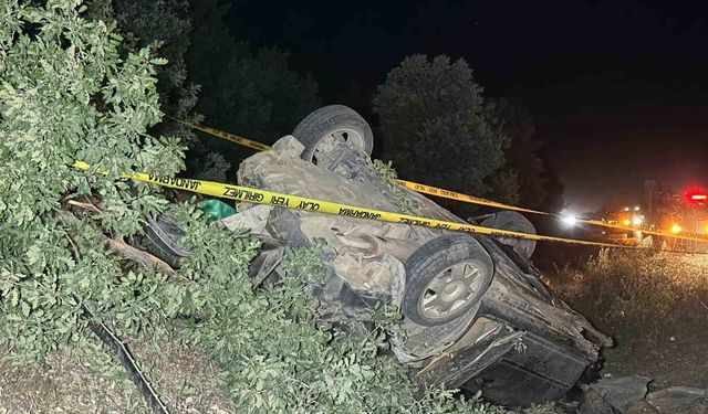 Kontrolden çıkan otomobil şarampole devrildi: 1 ölü, 2 yaralı