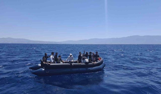 Kuşadası’nda 22 düzensiz göçmen kurtarıldı