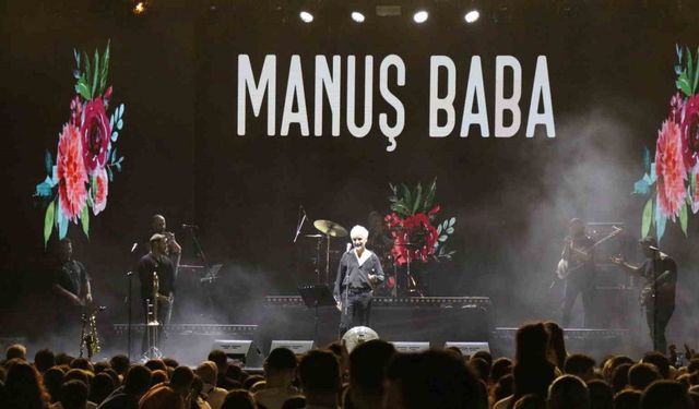 Manuş Baba, DEMOT’ta hayranlarıyla bir araya geldi