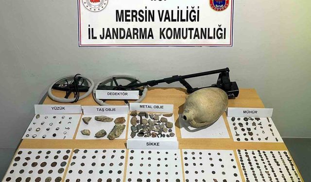 Mersin’de tarihi eser operasyonu: 653 parça obje ele geçirildi