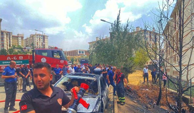 Şırnak’ta park halindeki araç alev topuna döndü, facianın eşiğinden dönüldü