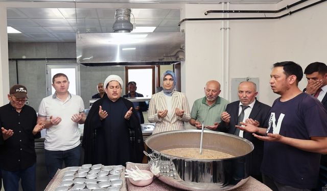 Vali Yiğitbaşı aşure ikramında bulundu