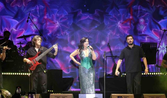 Zara otomobil tutkunlarıyla hem oynadı hem oynattı