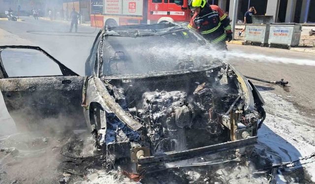 Balıkesir’de araç yangını panik oluşturdu