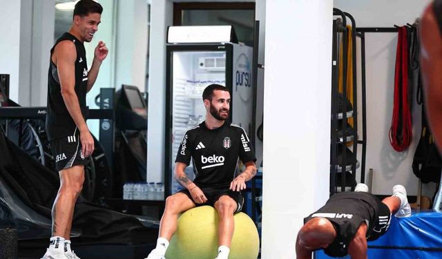 Beşiktaş, günün ikinci antrenmanını salonda yaptı