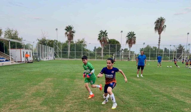 Depremzede Osman, futbol sayesinde yeniden hayata tutundu