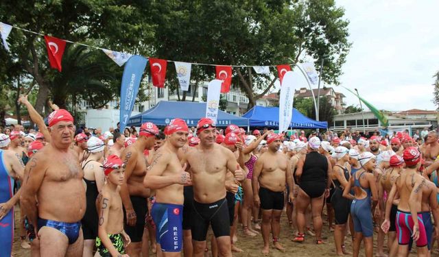 İzmit Körfezi’nde nefesler tutuldu: 343 kişi aynı anda 2 bin 600 metre kulaç attı