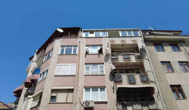 Kolonları patlayan bina tahliye ediliyor