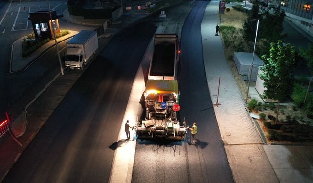 Küçükçekmece’de asfalt çalışmaları ile yol konforu artıyor