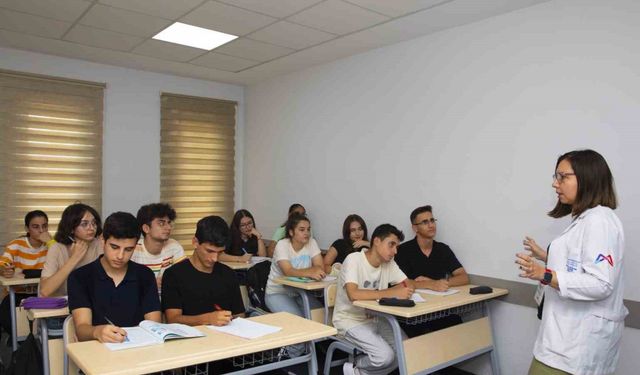 Mersin’de bin 554 öğrenci ücretsiz kurslarla üniversiteli oldu