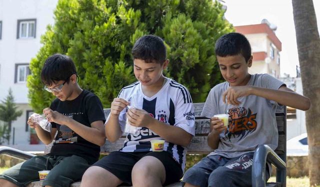 Mersin’de çocuklara yaz boyu ücretsiz dondurma keyfi