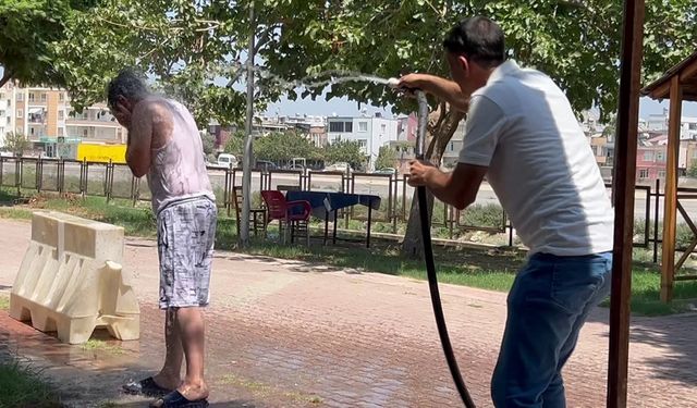 Mersin’de sıcakla mücadele: Serinlemek için her yolu denediler