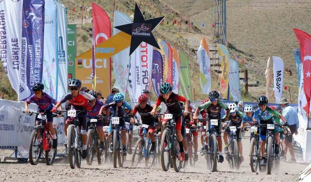 Palandöken’in zirvesinde pedal çevirdiler