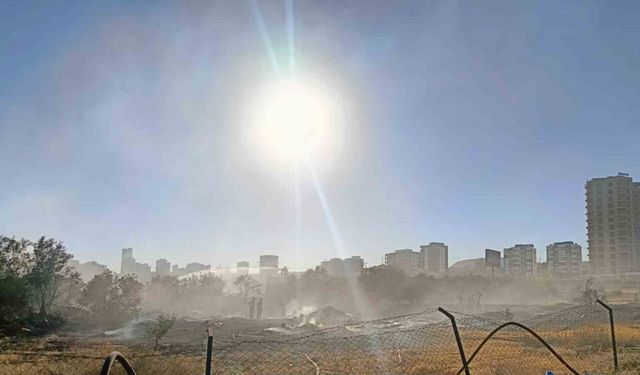 Tatil bölgesindeki örtü altı yangını büyümeden söndürüldü