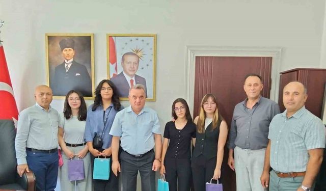 YKS birincileri Kaymakam Öztürk ile buluştu