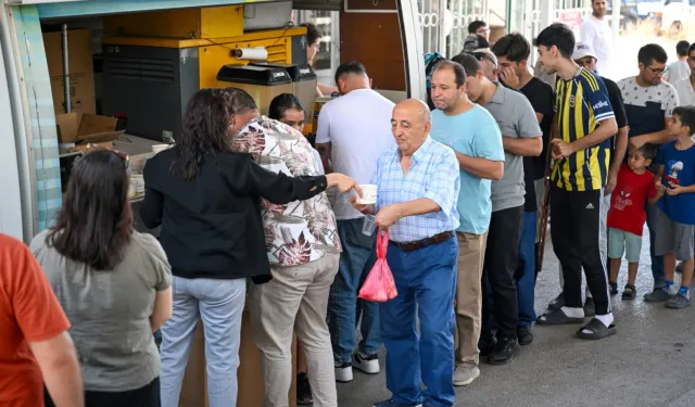 İzmir Bornova Belediyesi şehitlerini unutmuyor