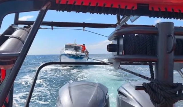 Kınalıada açıklarında makine arızalı tekne kurtarıldı