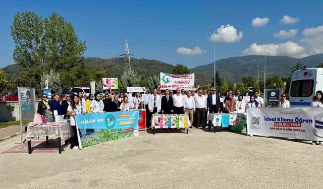 Geleceğin sağlıkçıları da yürüyüşe katıldı
