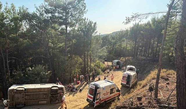 Kazdağları’nda tur minibüsü devrildi: 11 yaralı