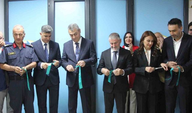 Şener'den Zihni Aydınlatan Liman: Akdeniz’de Geleceğe Açılan Kapı