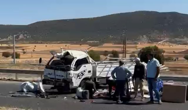 Minibüs ile kamyonet çarpıştı: 2 yaralı