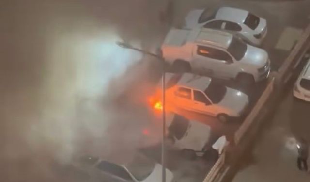 Siverek’te park halindeki otomobil yandı, mahallede panik yaşandı