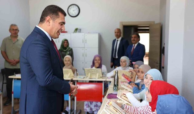 Vali Aslan kız Kur’an kursu öğrencileriyle bir araya geldi