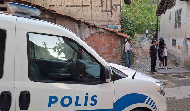 Yaşlı adam yalnız yaşadığı evde ölü bulundu