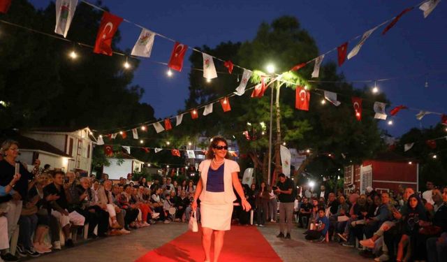 Antalya’da 60 yaş üstü öğrenciler podyumda mankenlere taş çıkardı