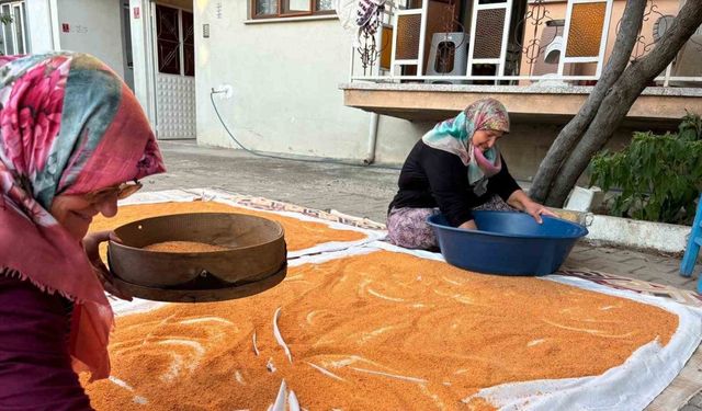 Balıkesirli kadınlar imece usulüyle kışa hazırlanıyor