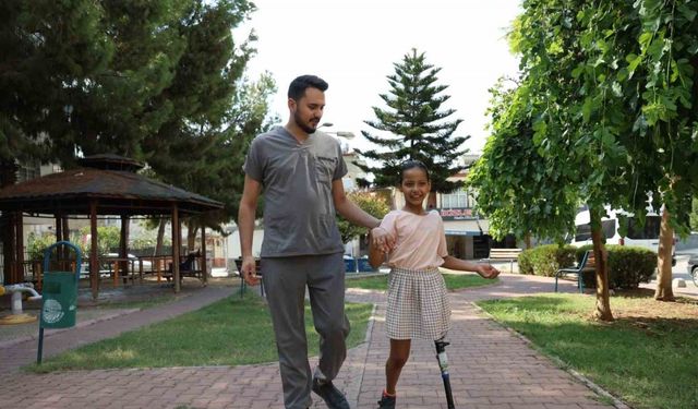 Belediye otobüsü altında kalan Rukiye, protez bacakla ilk adımı attı