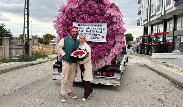 Çekiciyle dev bir çiçek buketi göndererek eşinden özür diledi
