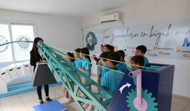 Geleceğin bilim insanları Akdeniz Belediyesinde yetişiyor