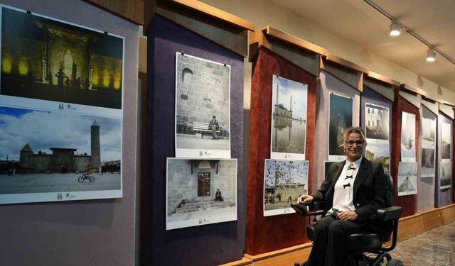 Hediye fotoğraf makinesiyle engelleri aştı