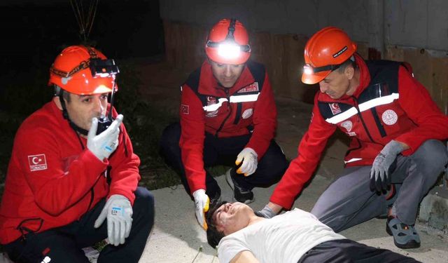 Lise pansiyonunda kurtarma tatbikatı