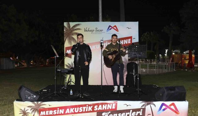 Mersin’de akustik sahne konserleri gençlerin ilgisini çekiyor