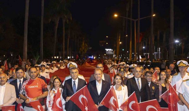 Mersin’de ’bayrak yürüyüşü’ düzenlendi