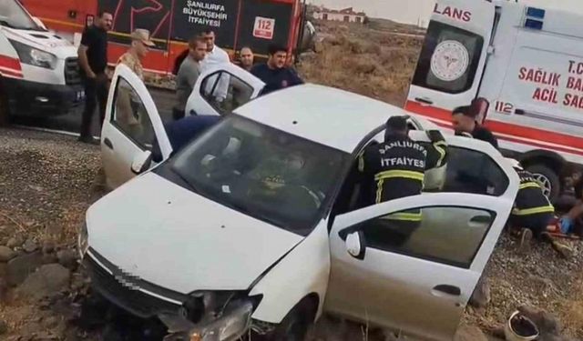 Şanlıurfa’da otomobil kayalıklara çarptı: 3 yaralı