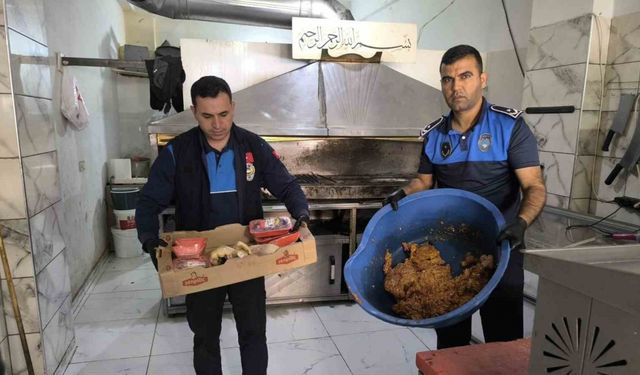 Şanlıurfa’da tarihi geçmiş 183 kilo tavuk eti imha edildi