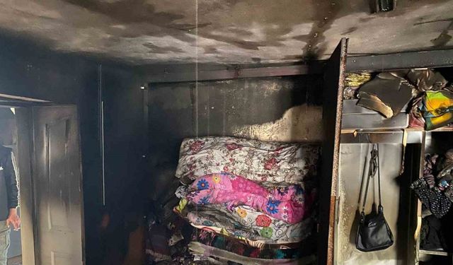 Sındırgı’da çıkan yangında evin büyük bölümü kullanılmaz hale geldi