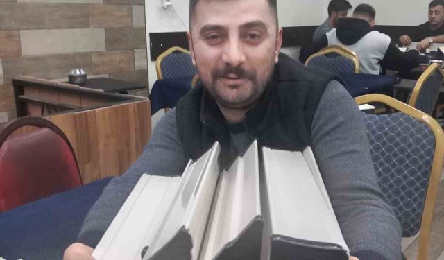 Sivas’ta okeyde 5 yıllık rekabet davul zurnalı kutlamayla son buldu