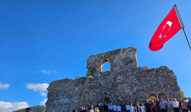 Softa Kalesinde ’Cumhuriyet Yürüyüşü ve Bayrak Değişimi Töreni’ gerçekleştirildi