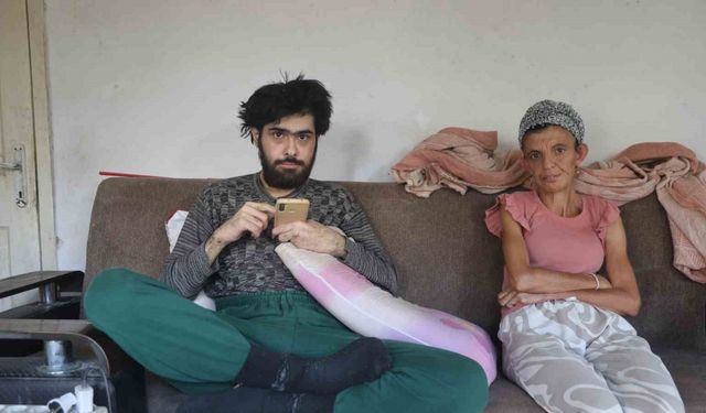 Telefon bağımlısı genç: 3 yıldır evden dışarı ne tek bir adım attı ne de beslenmek dışında bir şey yaptı