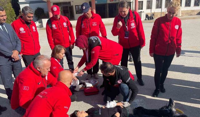 Tüm okullarda ortak eş zamanlı deprem ve yangın tatbikatı gerçekleştirildi