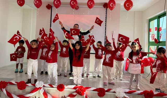 Mezitli'de Minik Kalplerin Cumhuriyet Coşkusu Büyüledi