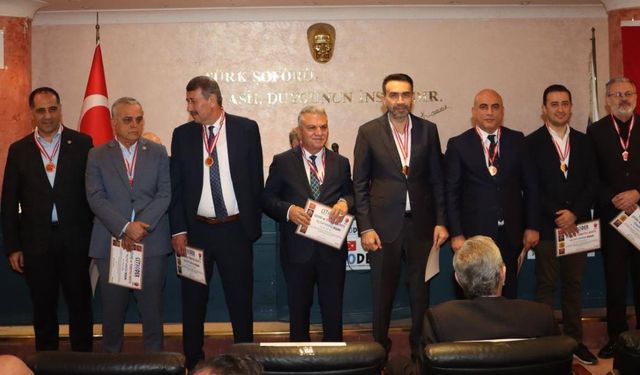 ÇETKODER’den Görkemli Tören : Çevre ve Tüketici Kahramanlarına Altın Orkide Nişanı