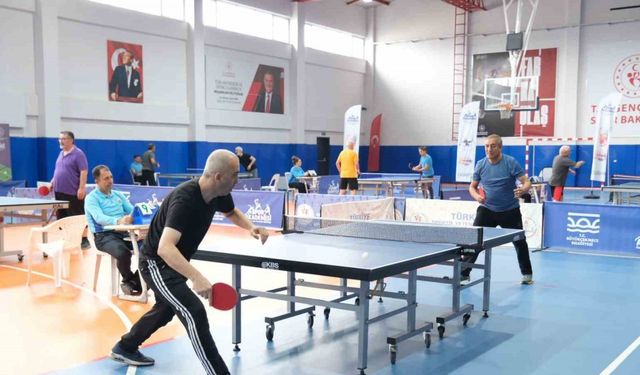 40 Yaş Üstü Masa Tenisi Turnuvası’nda heyecan zirveye çıktı